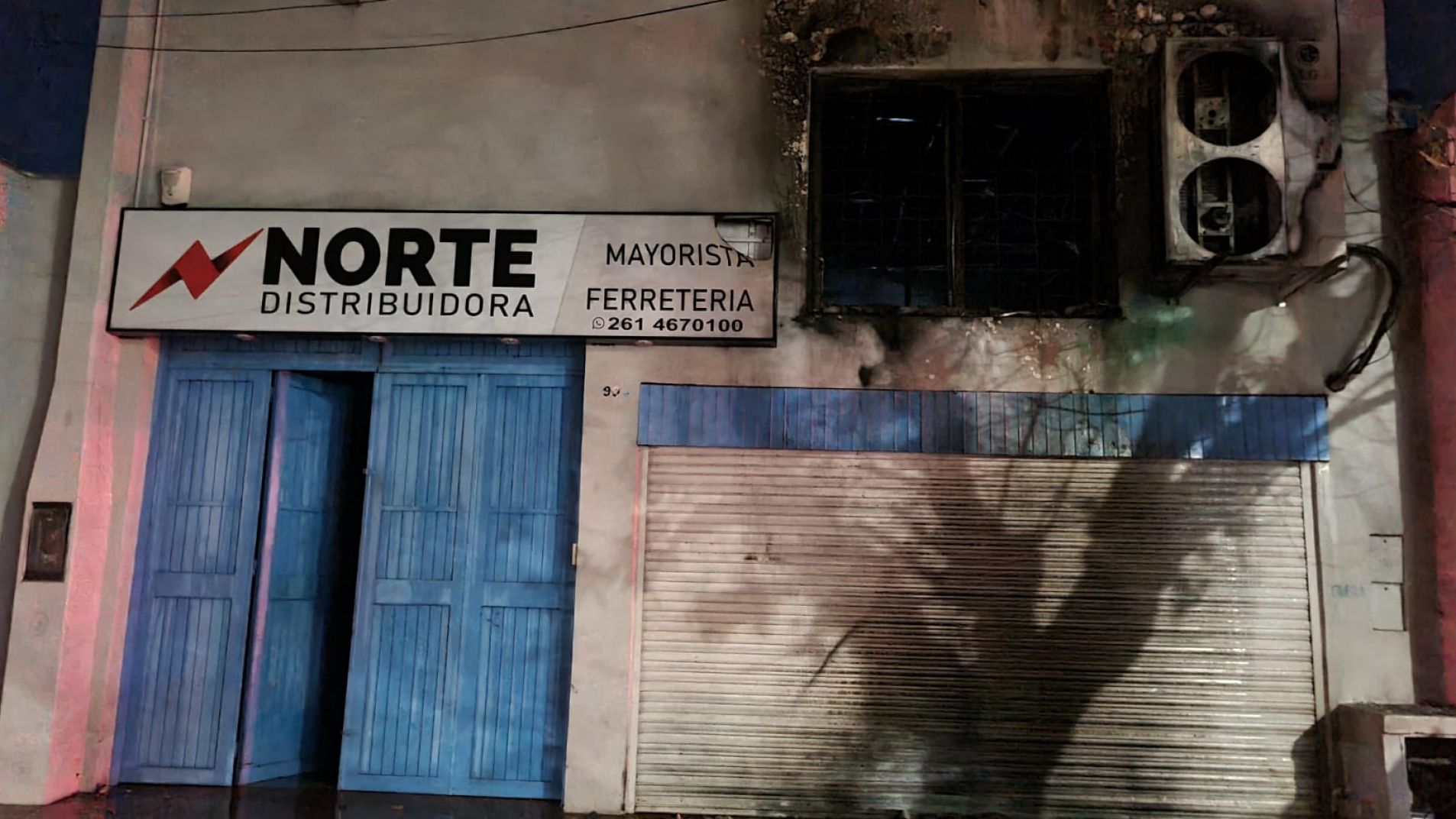Insendio provocó graves daños en una distribuidora de Guaymallén