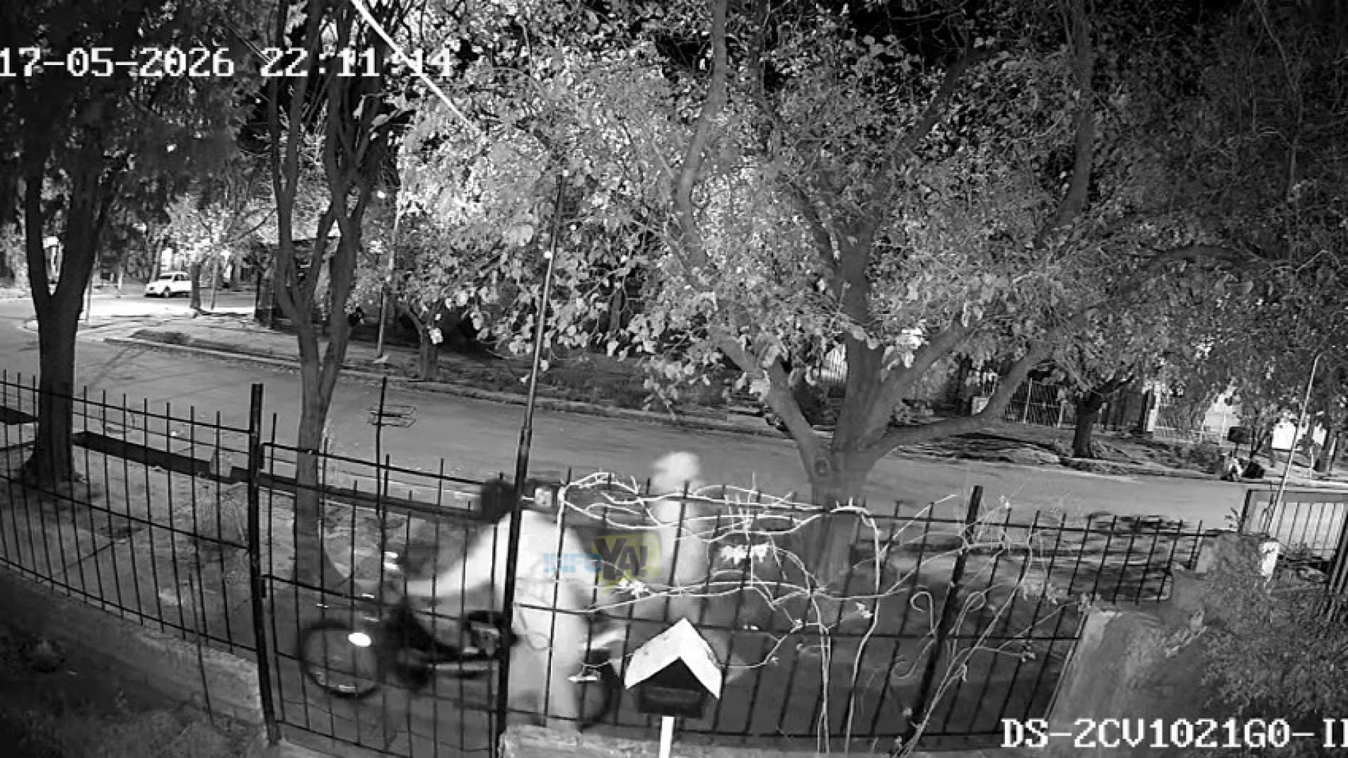 Video: así robaban una moto de un domicilio en el barrio Valle Grande