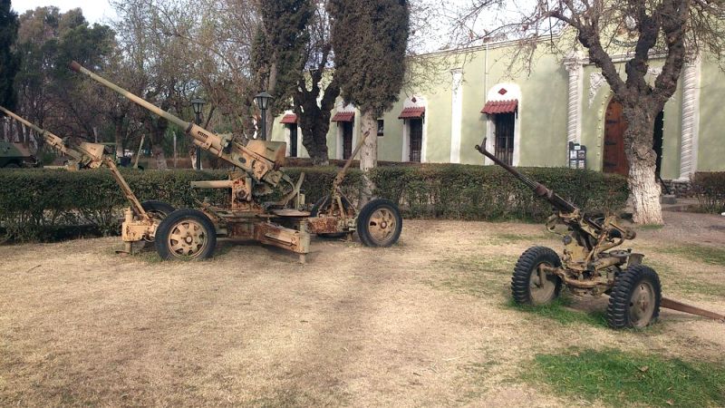 El Ejército canjea membrillos por repuestos para una camioneta en San Rafael