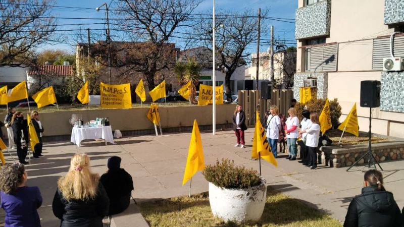 El gremio médico realizó una asamblea de protesta en el hospital Schestakow