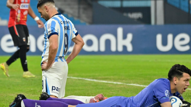 Racing empató con Caracas y se quedó afuera