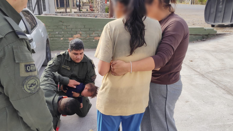 Gendarmes le salvaron la vida a un niño en Guaymallén