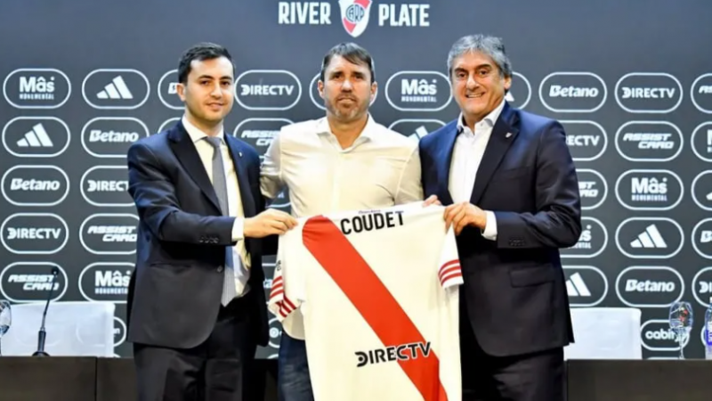Di Carlo rompió el silencio: "Van a salir 15 jugadores"