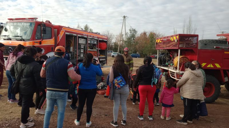 Mas de un centenar de niños y niñas celebraron el Dia Nacional del Bombero Voluntario
