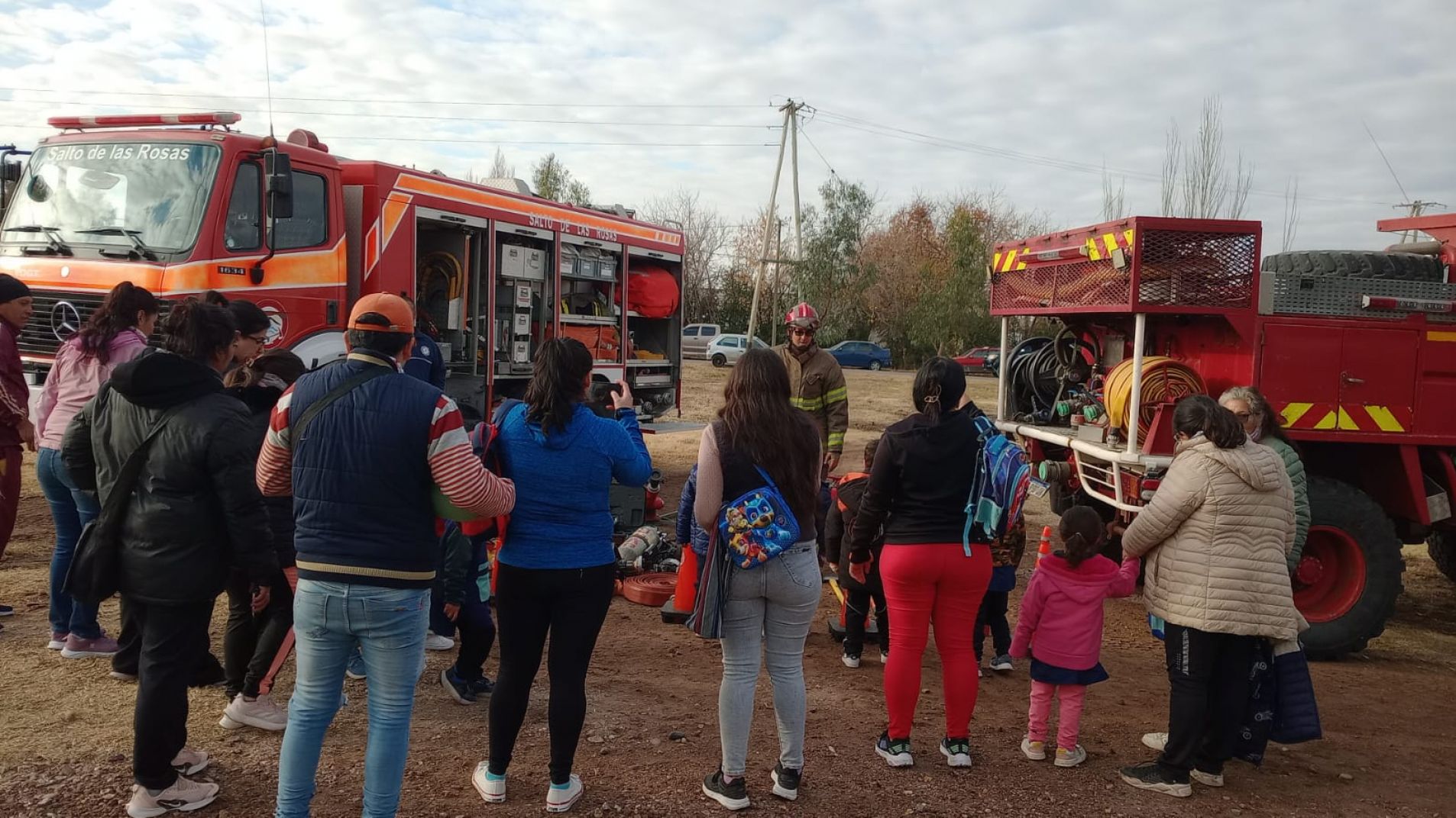 Mas de un centenar de niños y niñas celebraron el Dia Nacional del Bombero Voluntario