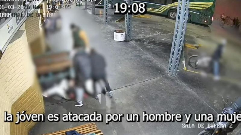 Video: brutal golpiza a una adolescente en la terminal de General Alvear