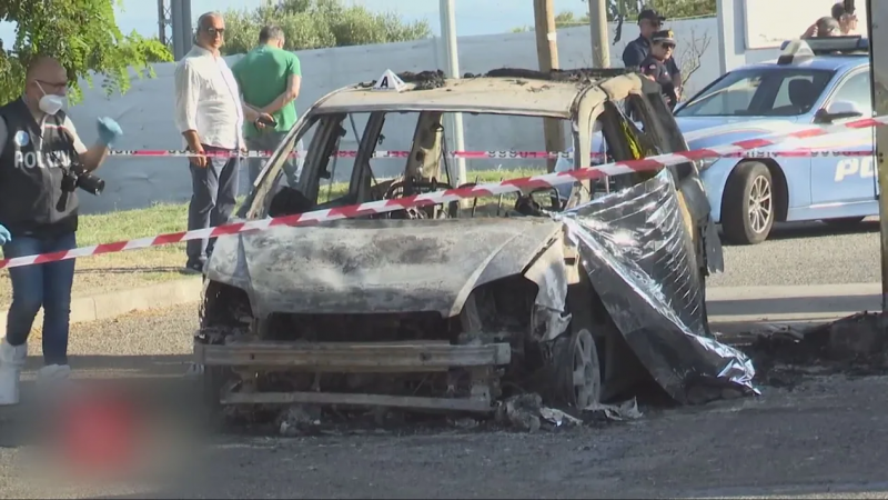 Encerraron en un auto a cuatro migrantes y los quemaron vivos (Video)