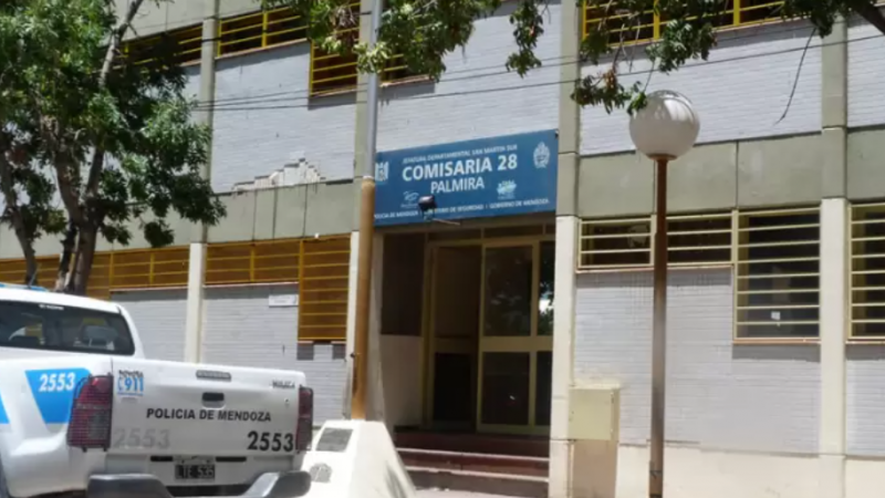 Un policía detenido por violar a su hermana y ser el padre de su hijo