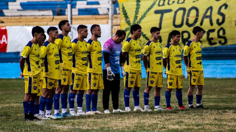 El puntero Huracán en una visita de riesgo a la cancha de Balloffet