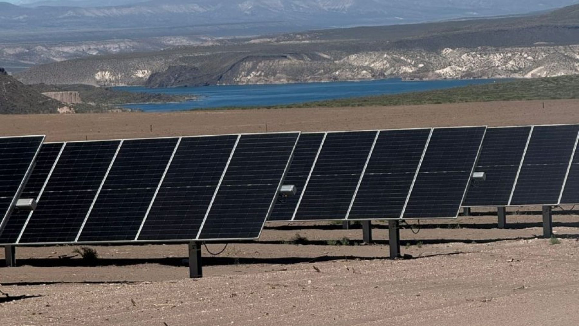 El Parque Solar San Rafael se ubica al lado de Agua del Toro.