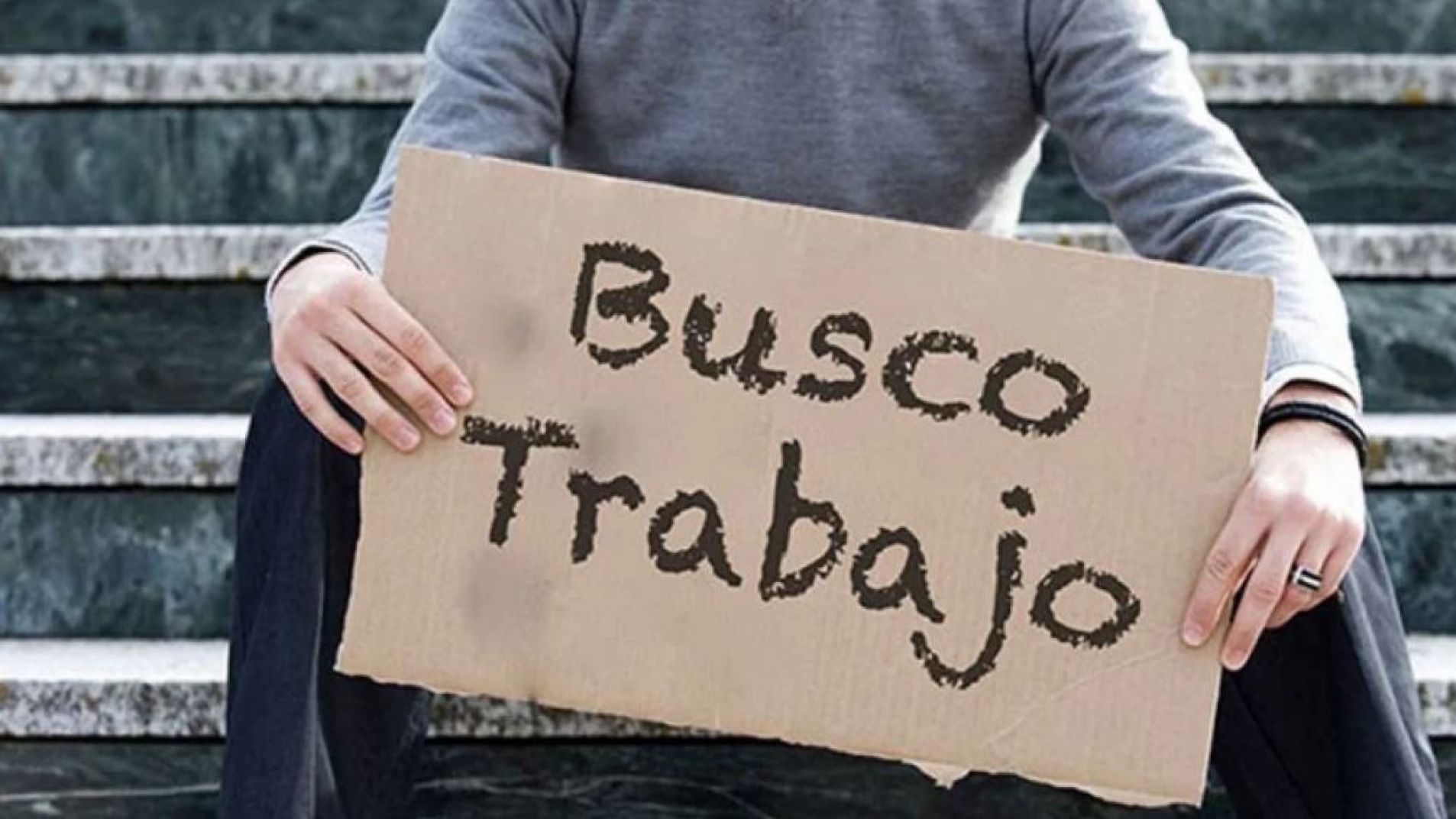 Menos empleo y más precarización: el duro informe sobre el mercado laboral