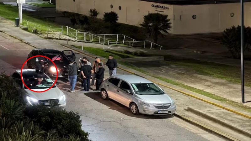 Violenta discusión terminó con un joven atropellado por un auto (Video)