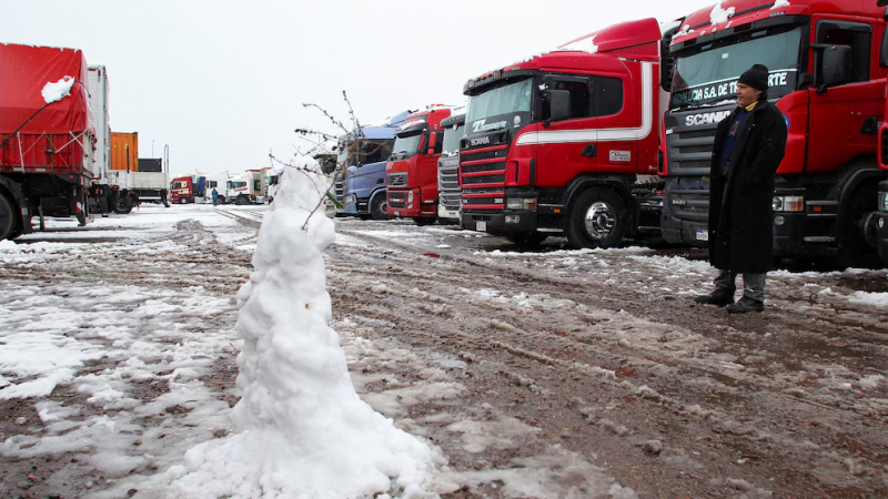 Un fuerte temporal de nieve bloqueó los pasos fronterizos con Chile