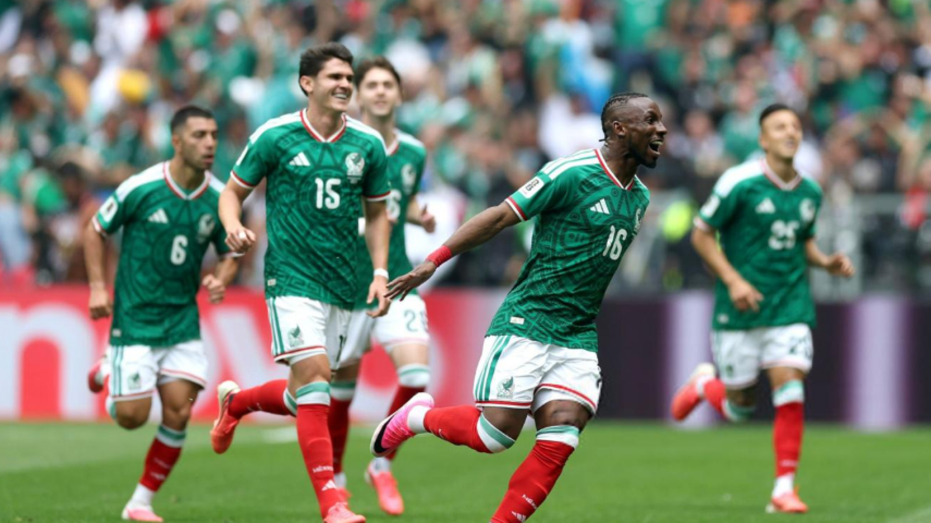 México le ganó 2-0 a Sudáfrica en el partido inaugural