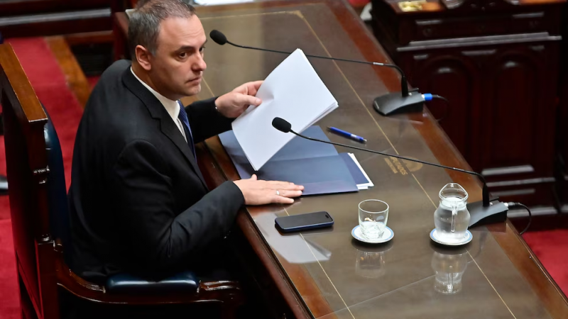 El peronismo apura una sesión única para votar la destitución de Adorni